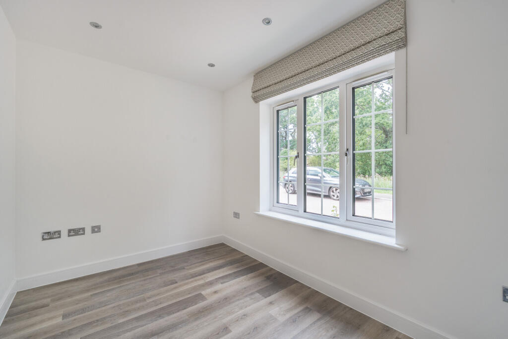 1329957-20-6887a2...