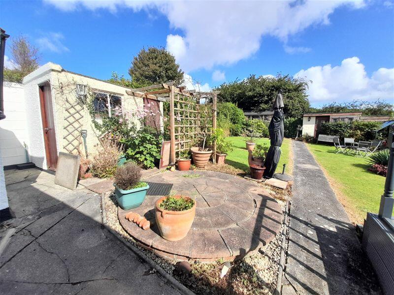 Seating area and Outbuilding