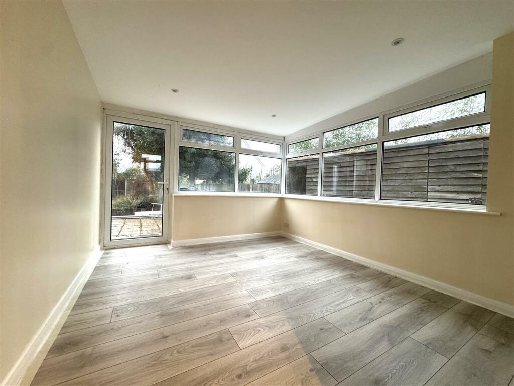 RECEPTION 4/BEDROOM 4