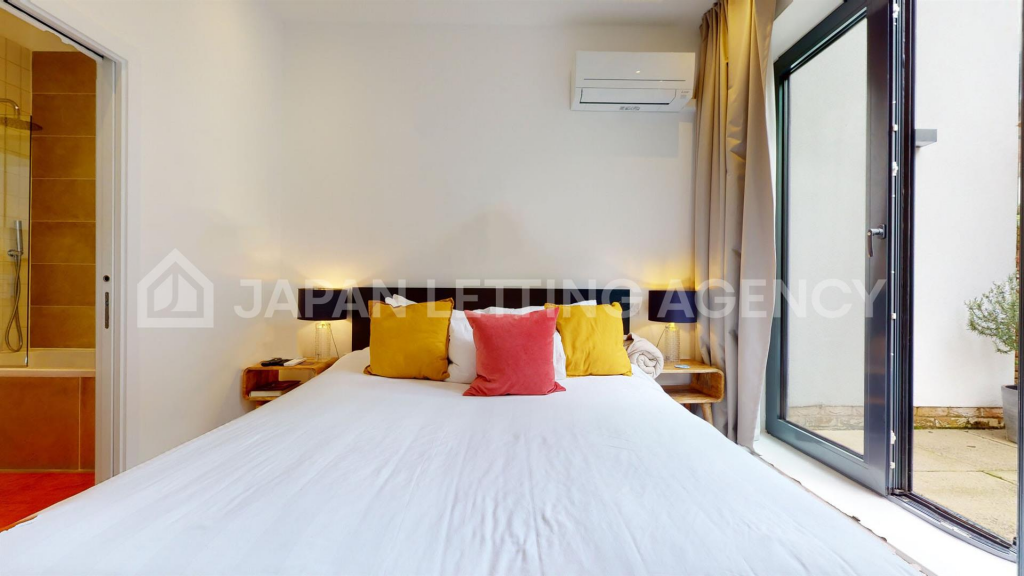 Bedroom1-2_blurred_Watermarked.png