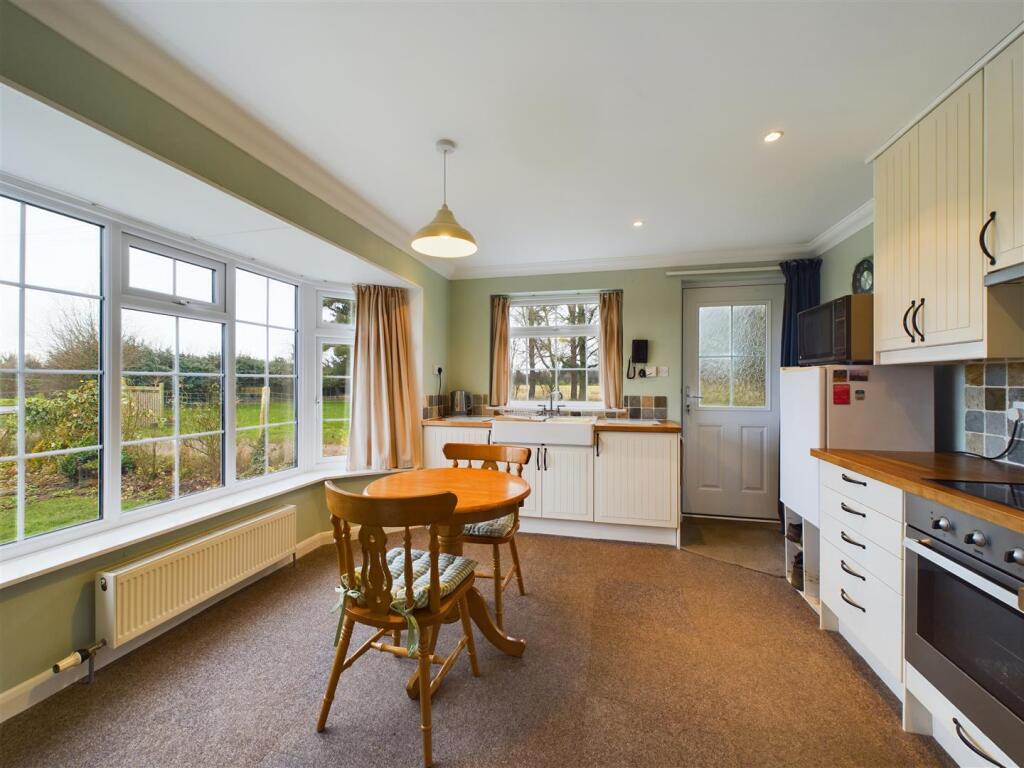 KITCHEN/ DINER