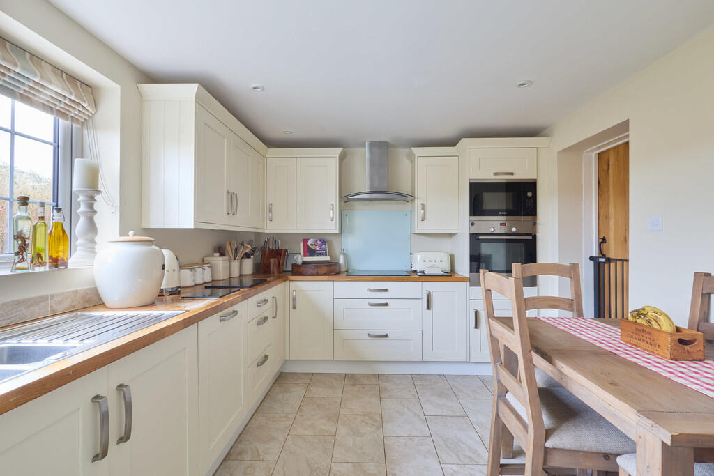 Flint Cottage 160...