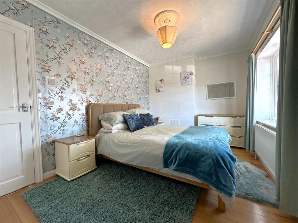 Master Bedroom 031
