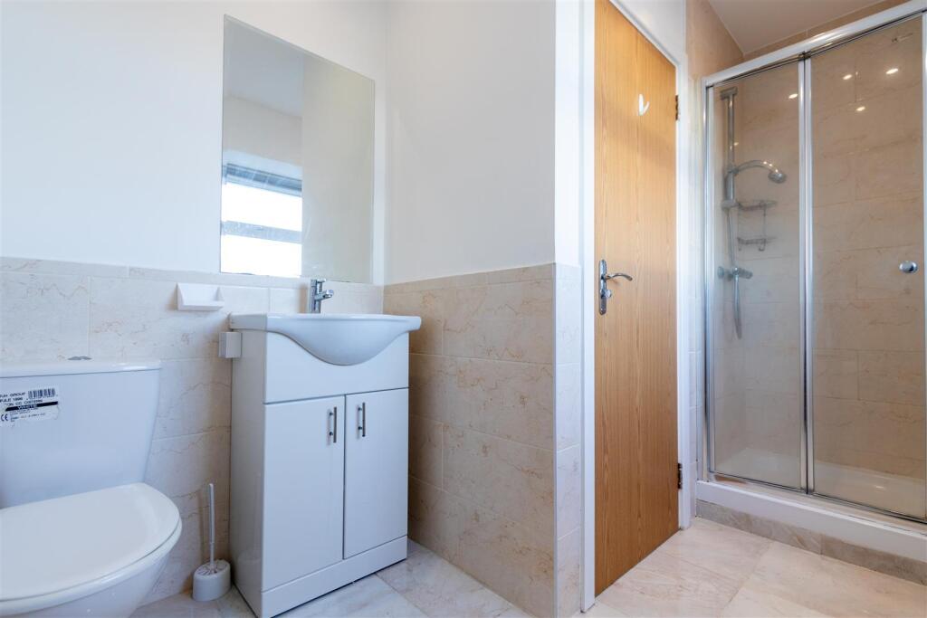 main bathroom (1 of 1).jpg
