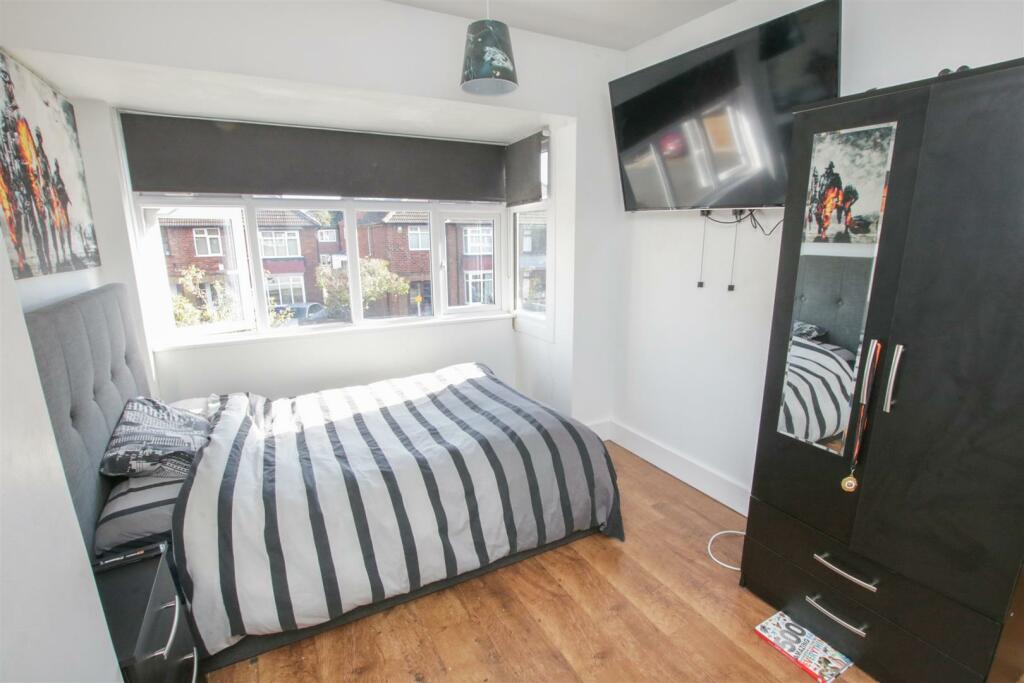 BEDROOM 2