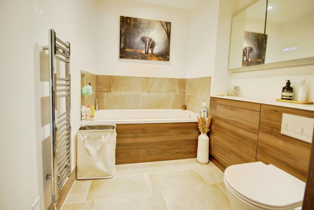 pbox-bathroom-330418.jpg