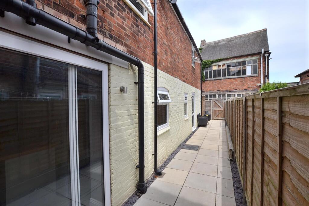 swan street (14).JPG