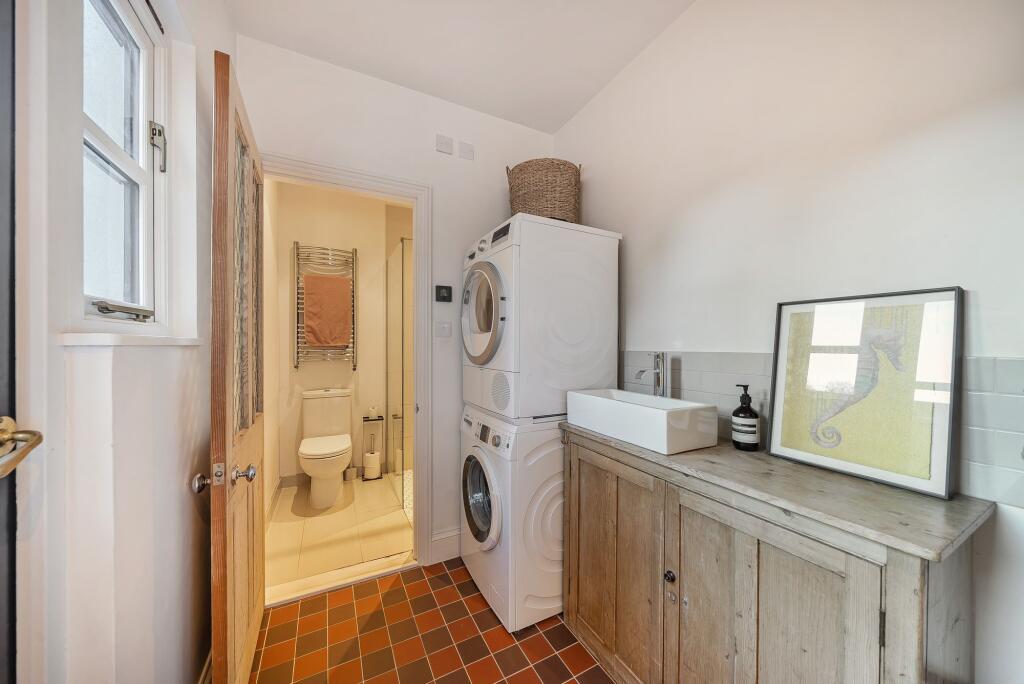 Utility Shower W.C (2)