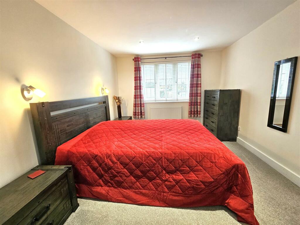 Guest Bedroom (2).jpg
