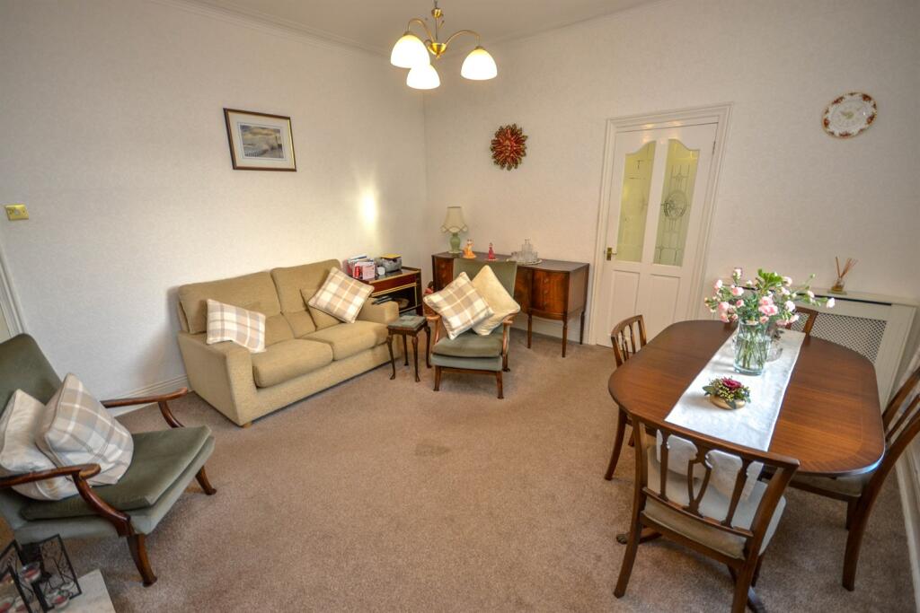 Lounge / Dining Room