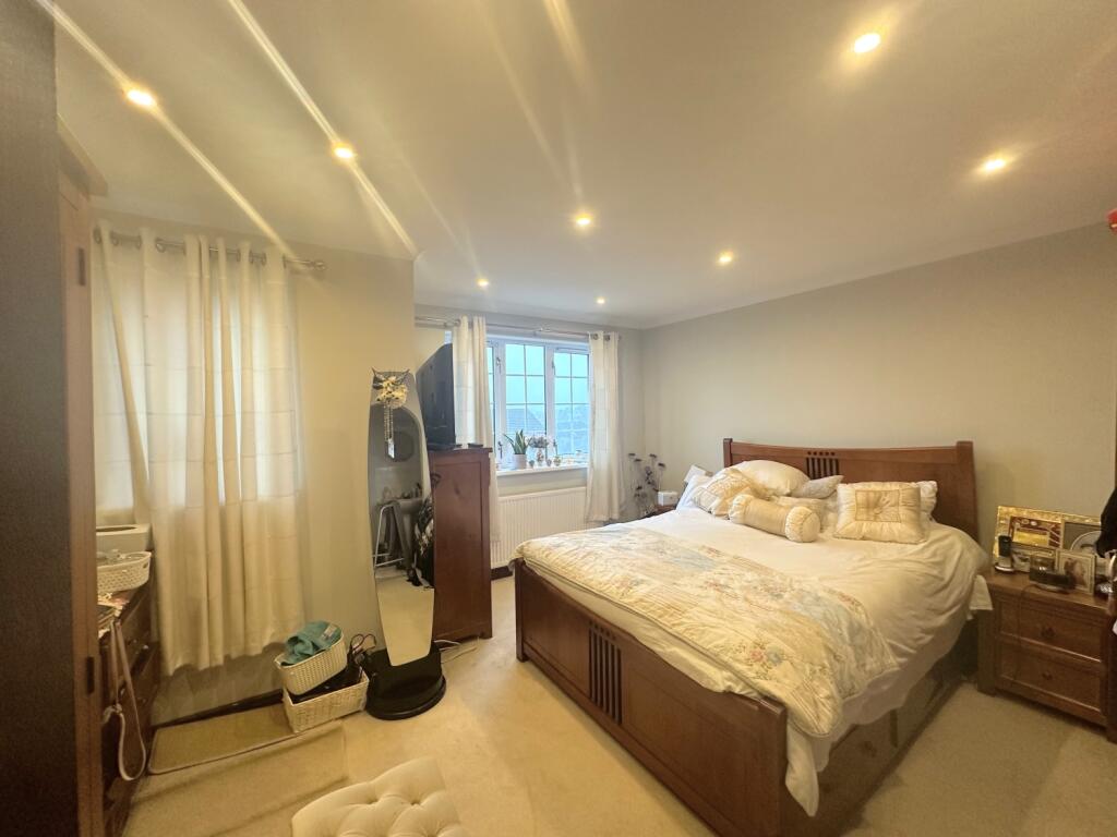 55B72909-7ED0-454B-A37A-BF33B56A3ED5