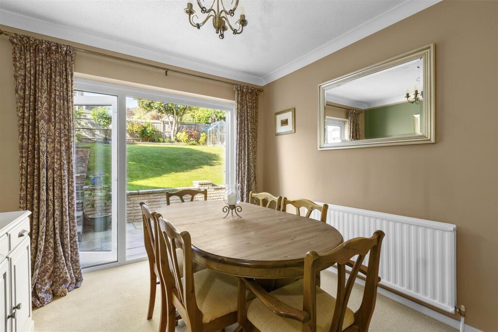11 Calverley Crescent, HP13 5EU NEW-6.jpg