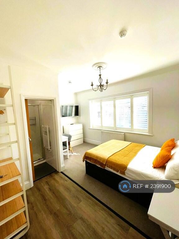 £850 Large Double Ensuite