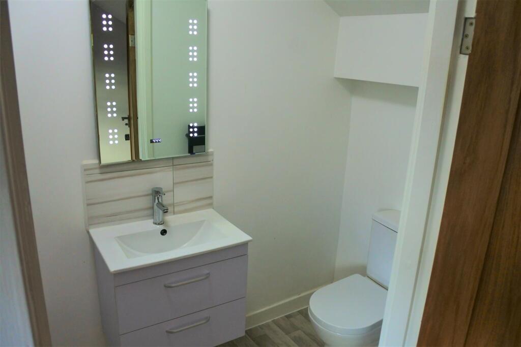 Loft Bathroom 1.JPG