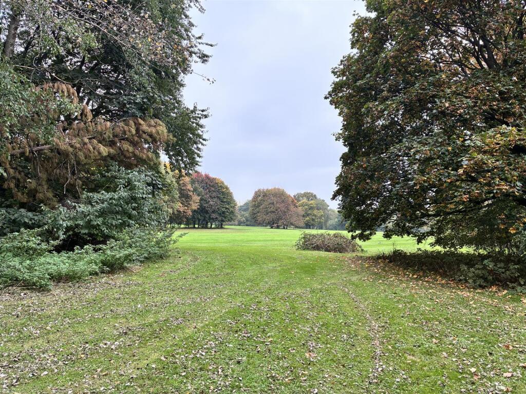 Gardeners Place 67, Golf Course View .jpg