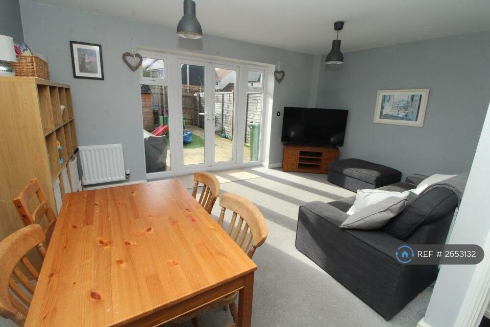 Living / Dining Area