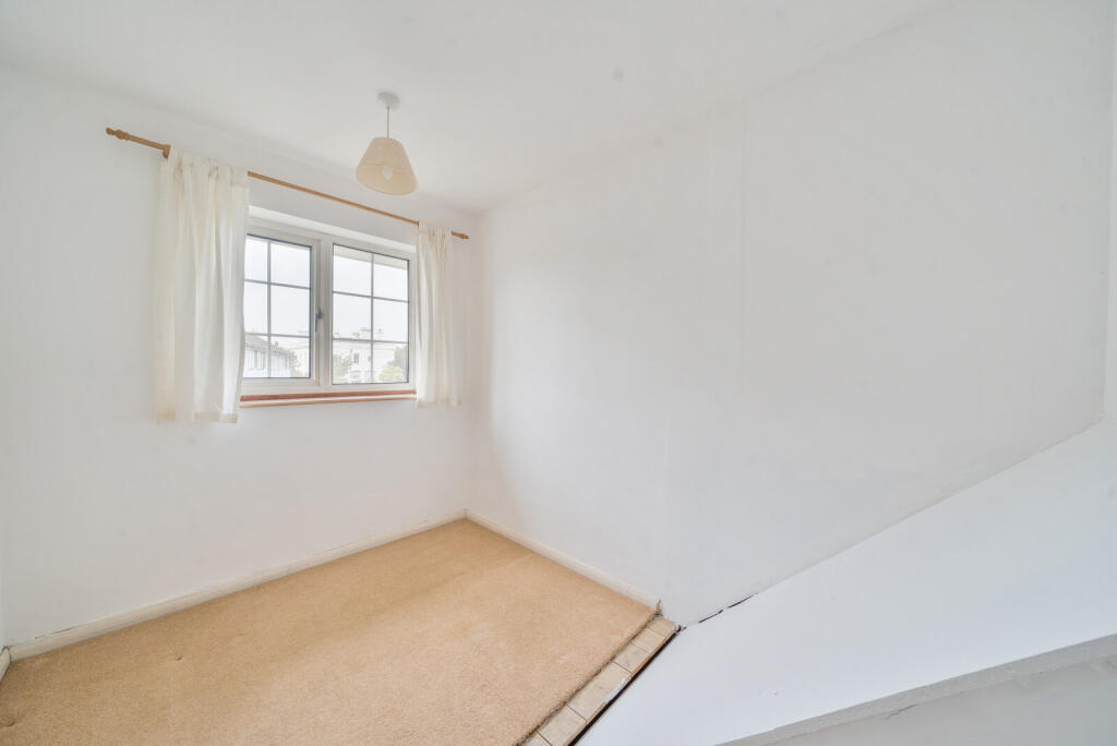 1298502-5-6847378...