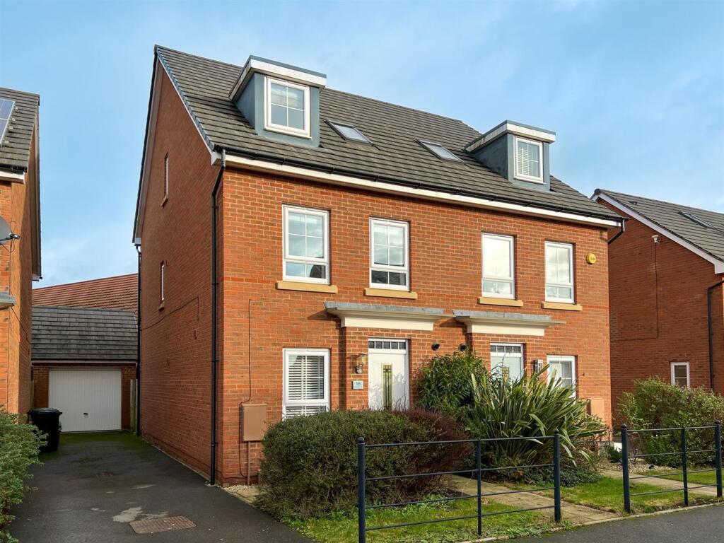 Peregrine Way, Warwick