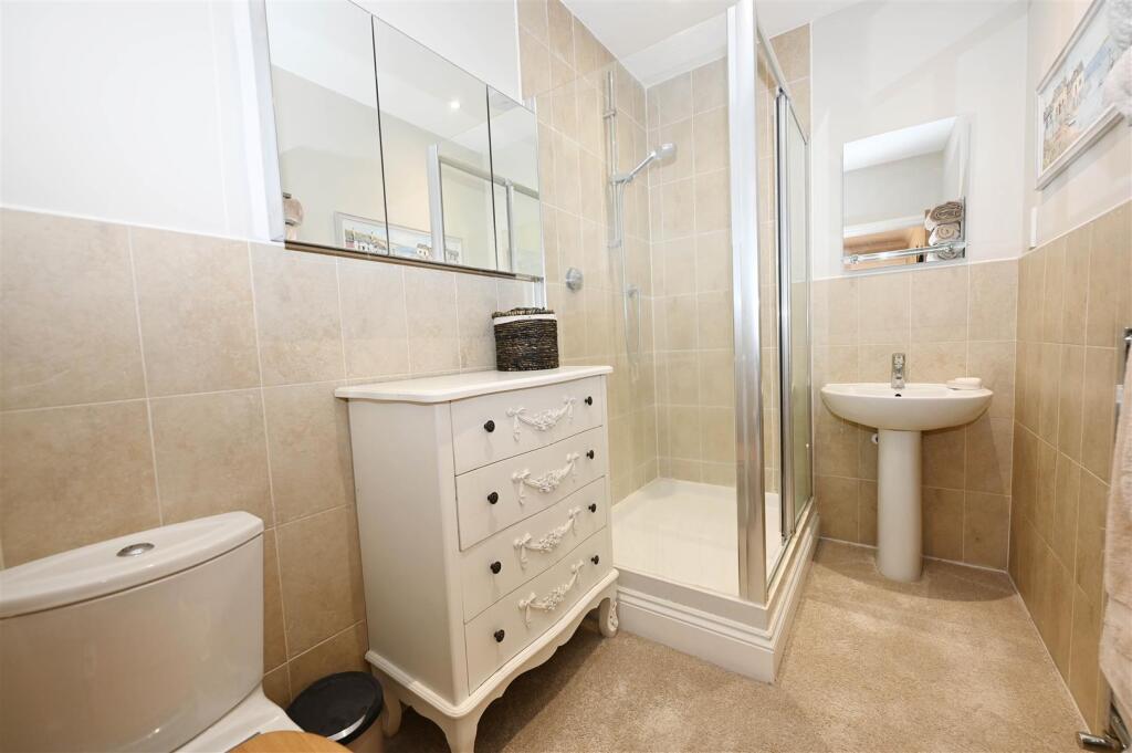 EN SUITE