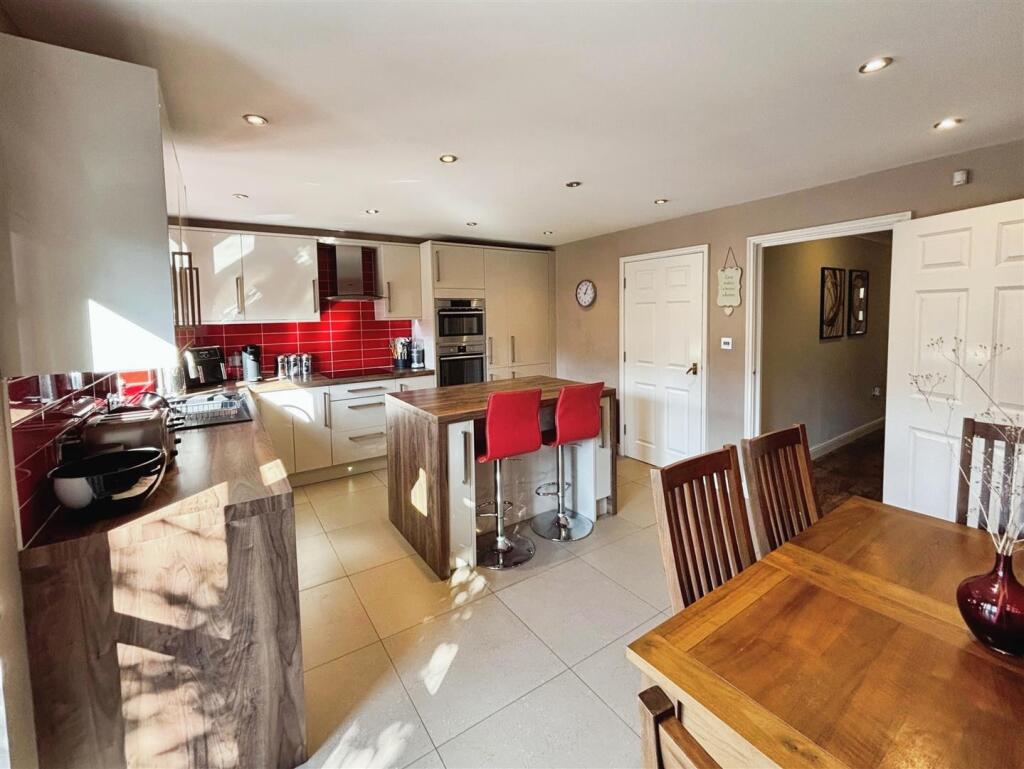 77845cf0-Kitchen 204.jpg