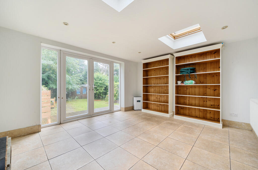 1362305-4-68df931...