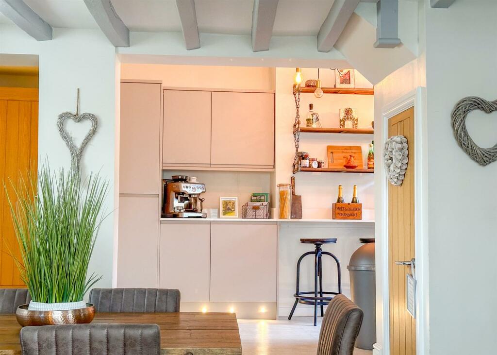 LOOKING THROUGH TO KITCHEN