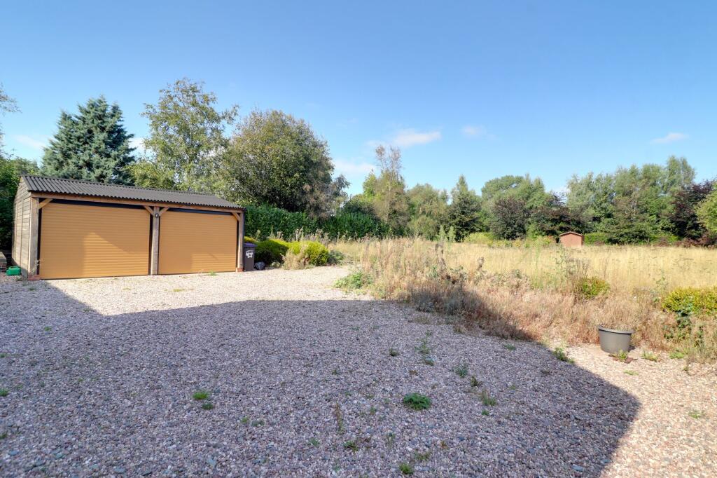 Double Garage &amp; Garden