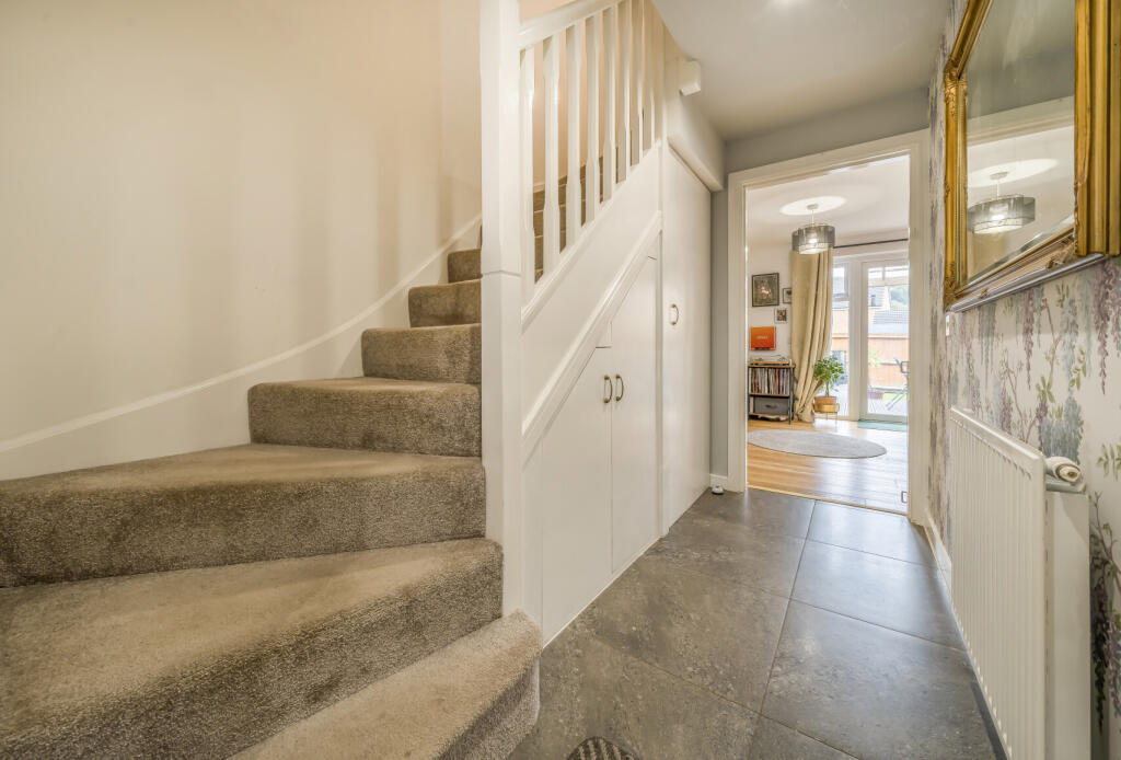 1360172-6-68e4e49...