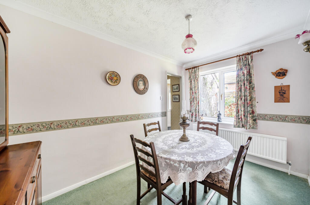 1370769-4-68f75f8...