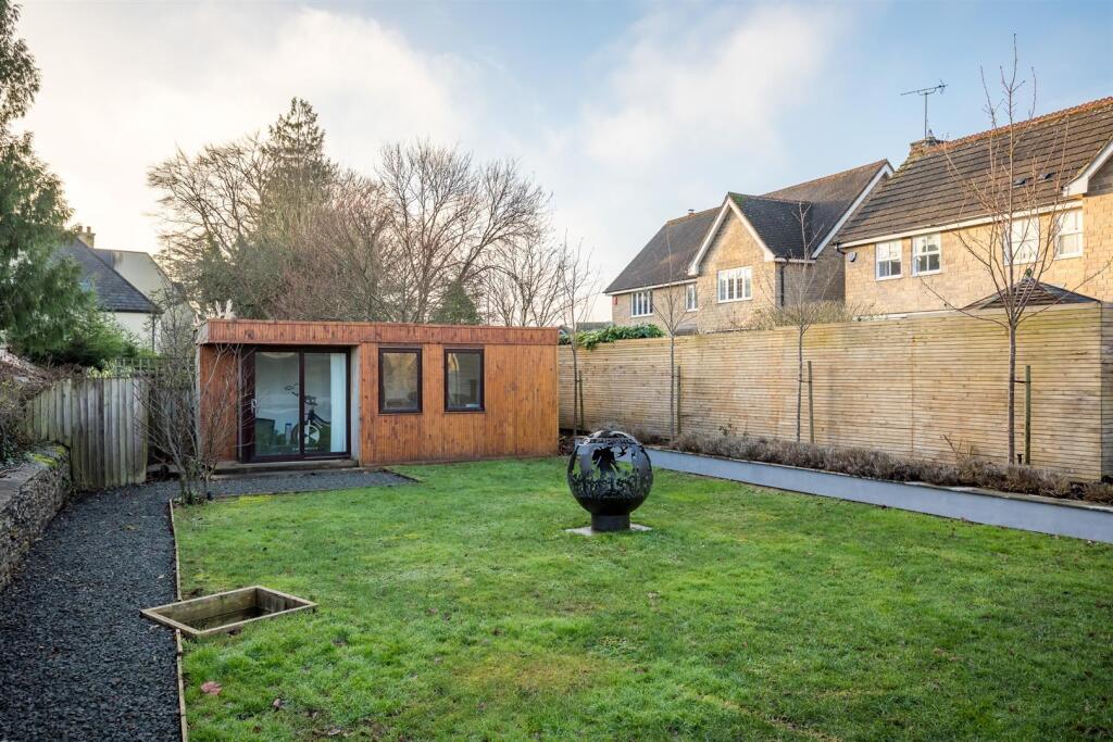 26 - 1 Holm Oaks - GL7 2RQ - Web.jpg