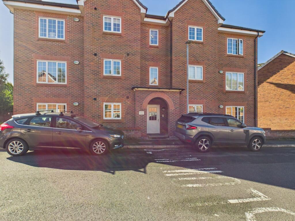 CAM03729G0-PR0144-STILL009