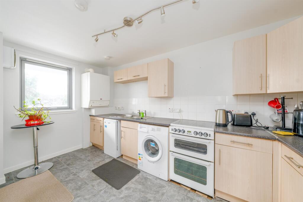 14_7_laidlaw_court_galashiels-06.jpg