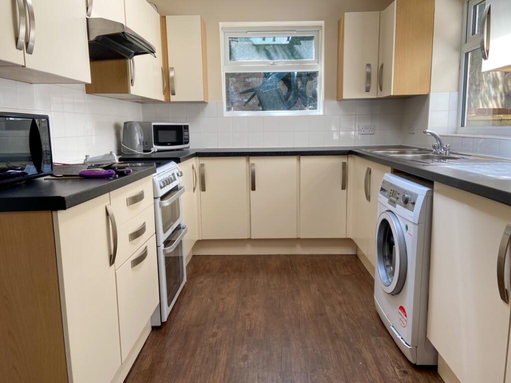 16 Hollingbury Road Kitchen (2)
