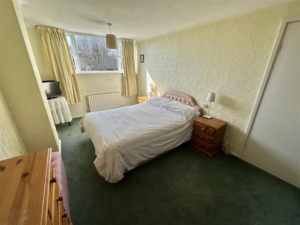 Bramleys Estate Agents - Balmfield Crescent (13).j