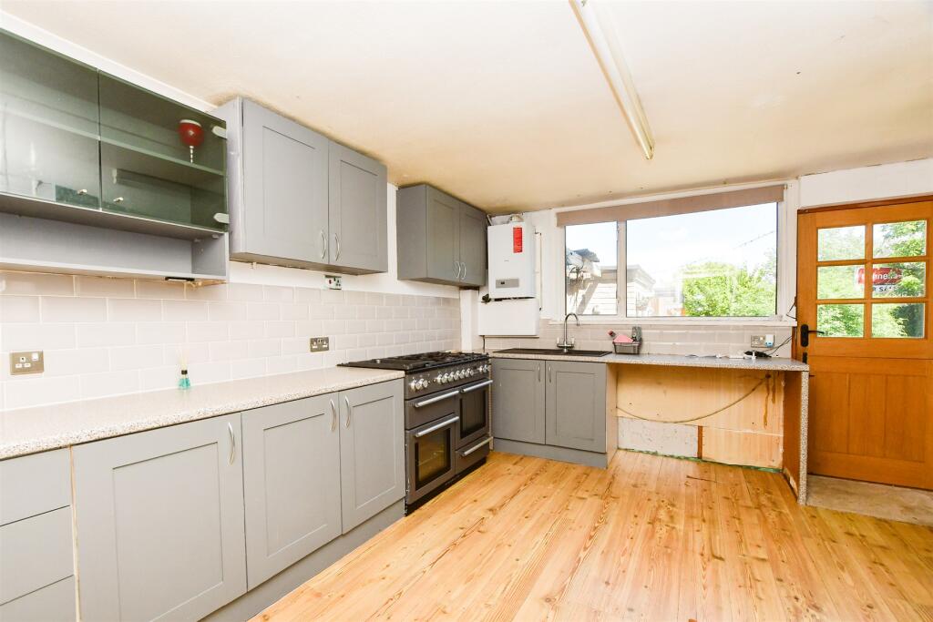 Kitchen/ Breakfast Room