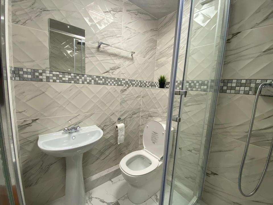 bathroom 1.jpg