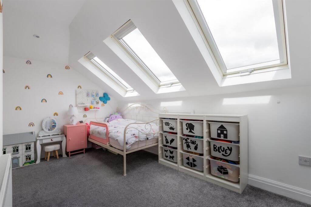 Ambleside Avenue 7-6.jpg