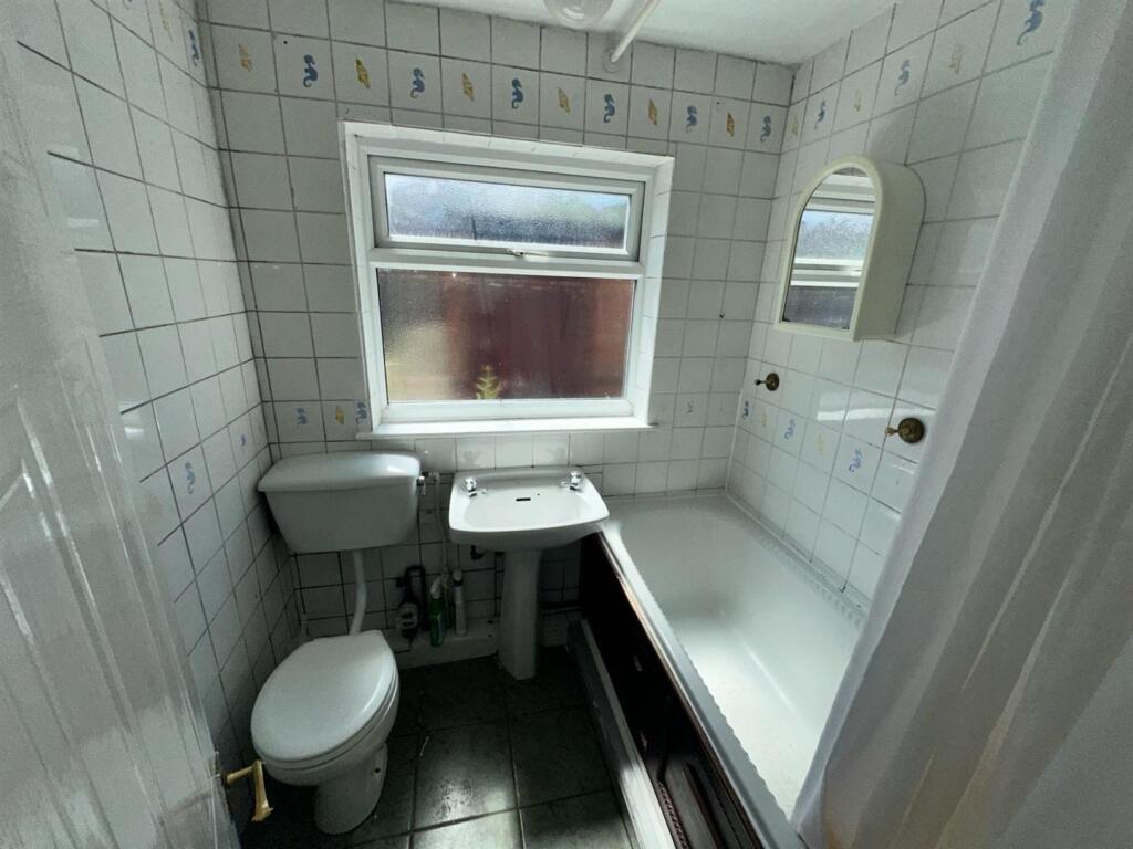 Bathroom.JPG