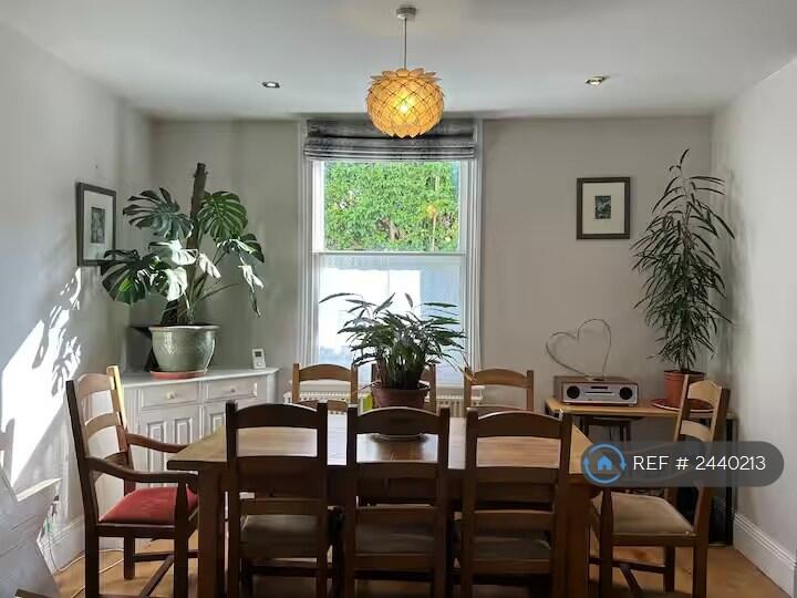 Sitting Room / Dining