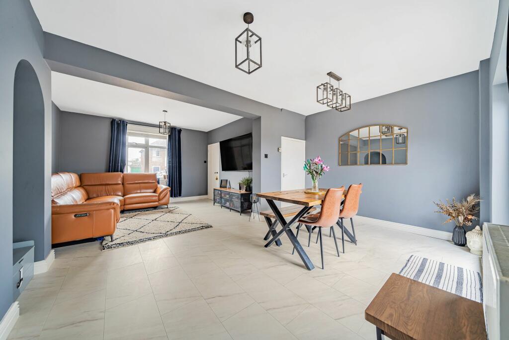 Living Room/Dining Room (1)