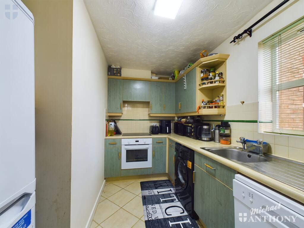 CAM03218G0-PR0504-STILL004