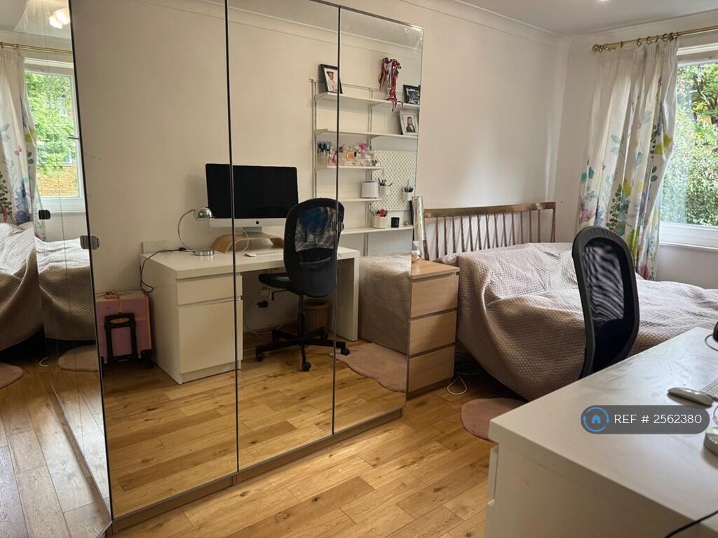 Double Bedroom 
