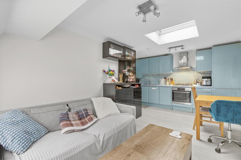Flat 8, Buckingham Place, Bellfield Rd, HP13 5HW-3