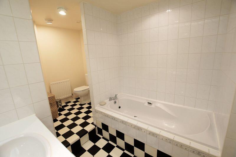En Suite Bath/Shower Room