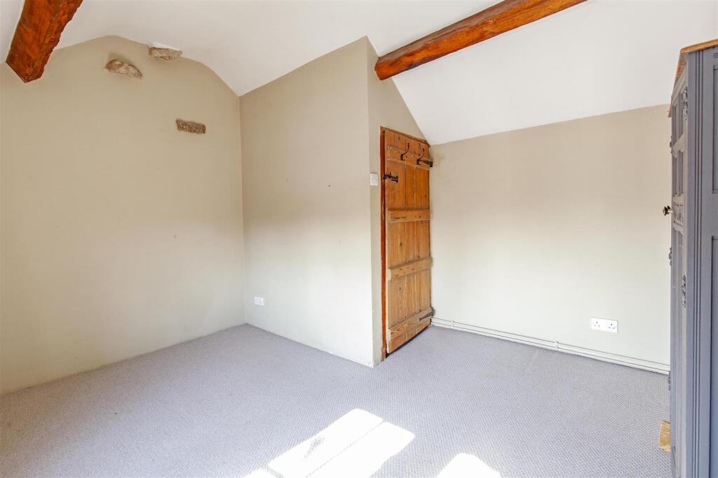 Bedroom 2-2.jpg