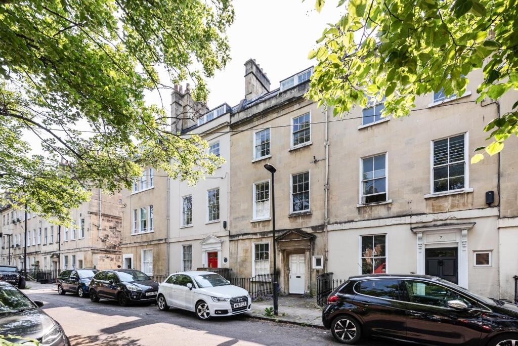 Basement Flat, 8 Kensington Place, Bath, BA1 6AW-1
