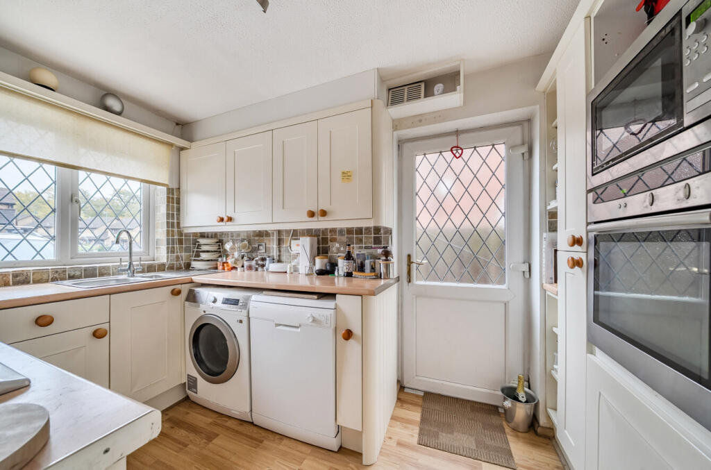 1372907-8-69023a6...