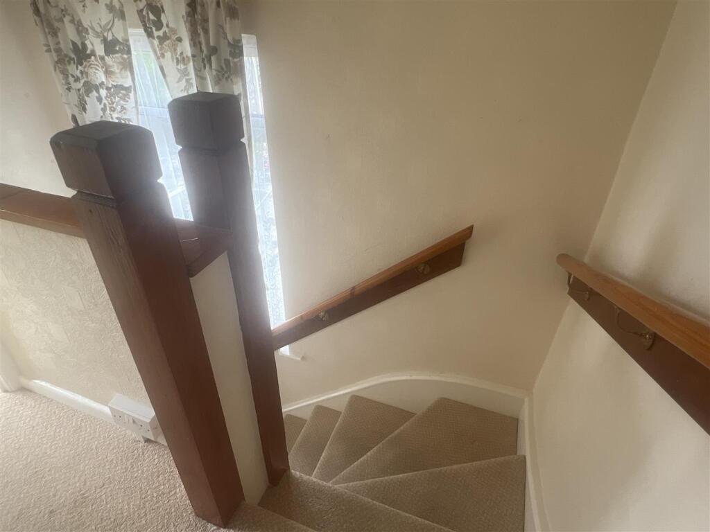 Upper landing &amp; stairs