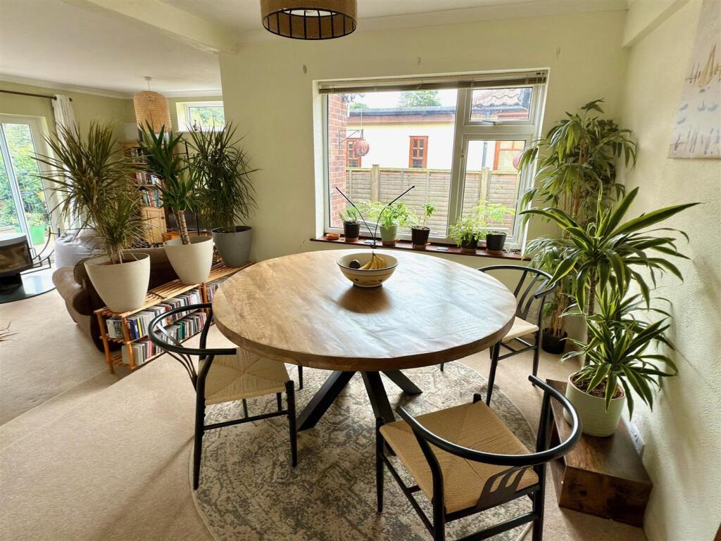 DINER AND LOUNGE.jpg