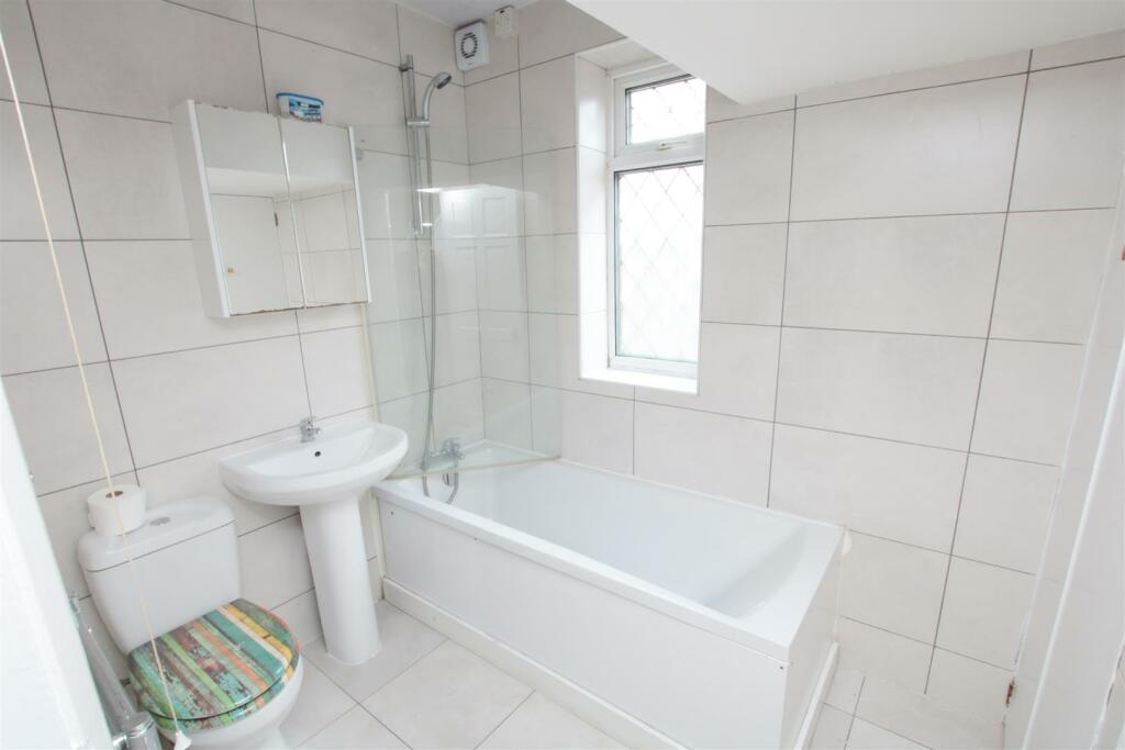 GROUND FLOOR BATHROOM